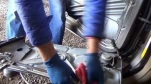 Стеклоподъёмник. Разбор водительской двери. Volvo S80 II.