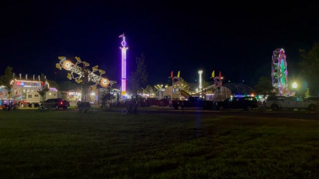 Carnival Sound Effects and Stock Video | Country Fair with Amusement Rides and Screaming Crowd смотреть онлайн