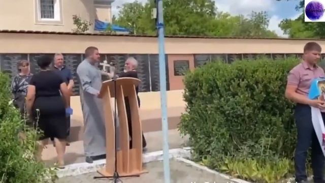 патриарх Кирилл гундяев  style -- Ешь пей веселись.