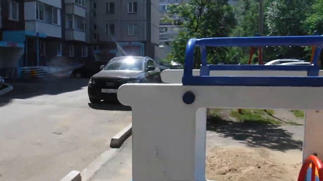 Жара. Лютик поймал "водоплавающую мышь"))) смотреть онлайн
