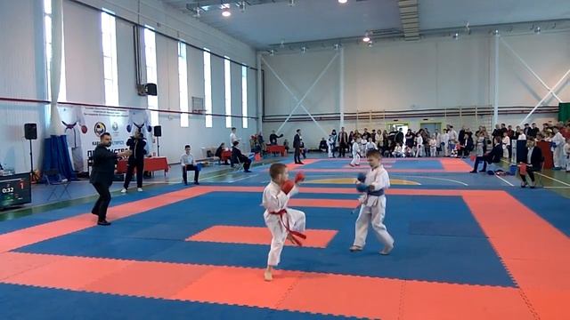 WKF Узловая 7 апреля. Категория 8-9 лет . Ляхов Андрей,красный пояс. смотреть онлайн