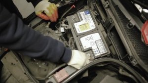 Замена аккумулятора на Mercedez-Benz E class W212 (2009-2016 гг.), C class W204 (2007-2014 гг.)