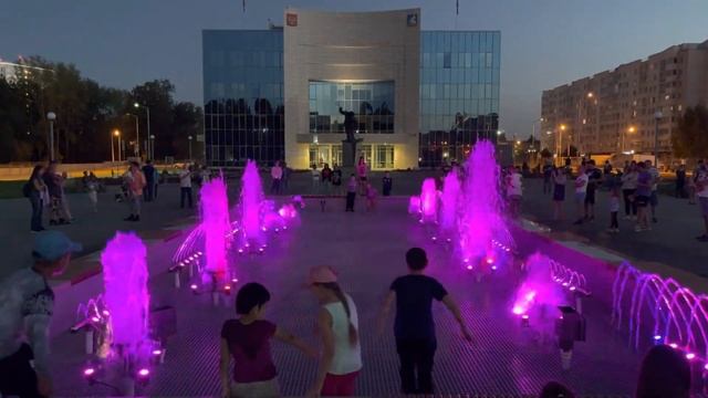 Светомузыкальный фонтан г.Верхняя Пышма смотреть онлайн