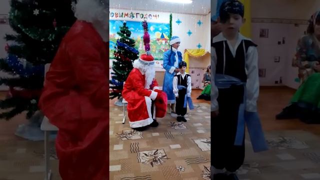 Ребёнок читает стихотворение. смотреть онлайн