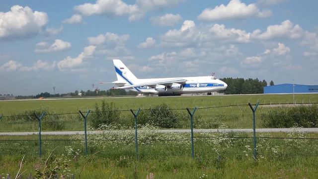 Прогрев двигателей и взлет An-124 Volga-Dnepr Airlines в Домодедово смотреть онлайн