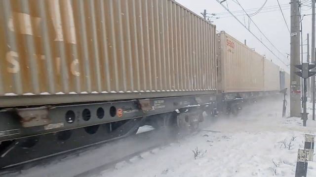 "Гость из Волховстроя!" Электровоз ВЛ10-1039 с грузовым поездом. смотреть онлайн