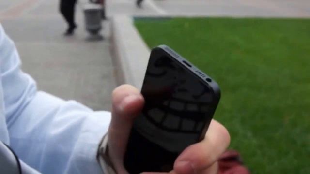 Проверка iPhone 5 и Samsung Galaxy S3 на устойчивость к царапинам смотреть онлайн
