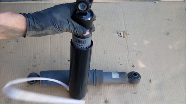 Rear Shock Replacement Chevy Avalanche 2002-2006 смотреть онлайн