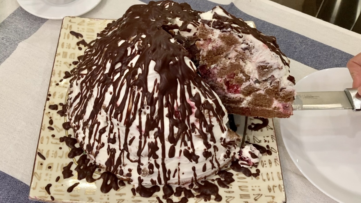 Этот торт получается у всех. Вишневый Панчо с орехами и моим любимым кремом. смотреть онлайн