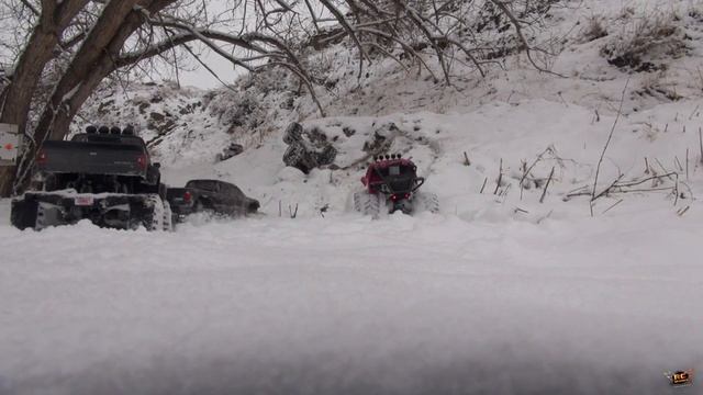 RC ADVENTURES - SLiPPERY HiLL CLiMB - Scale RC 4x4 Trucks Trailing the DRUMHELLER BADLANDS (PT1) смотреть онлайн