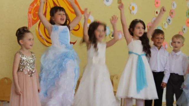 Выпускники дет.сада "Колокольчик" г.Георгиевска-все мы просто дети смотреть онлайн
