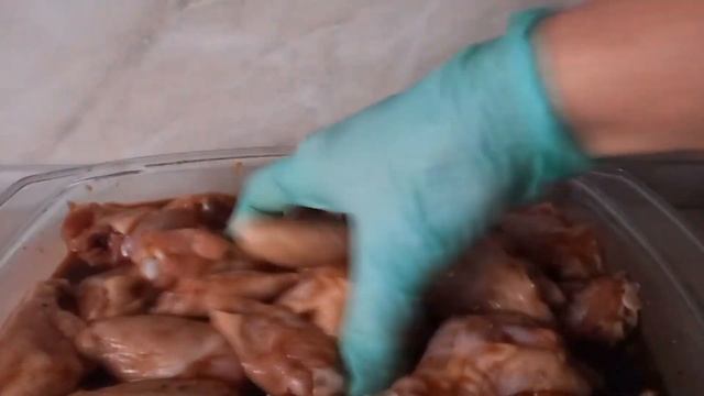 Куриные крылышки в соево-медовом соусе смотреть онлайн