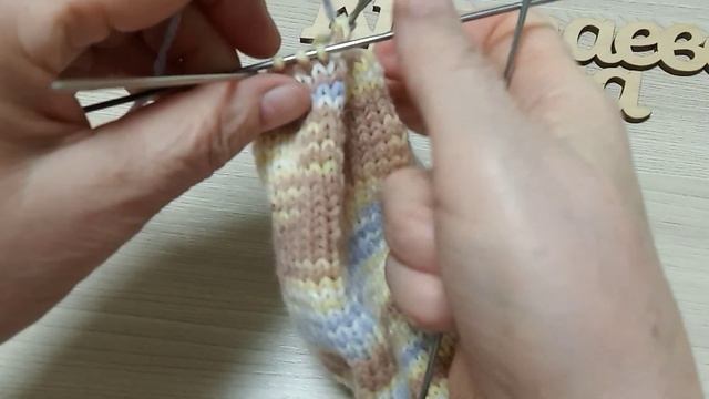 Носки спицами//Вяжу мысок носка. смотреть онлайн