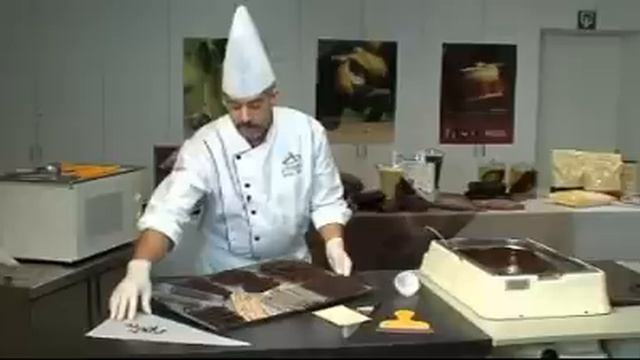 Martins Chocolatier making chocolate decorations смотреть онлайн