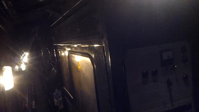 Тепловоз ТЭП70 - 0250, включение ЭТ и звук работы МВ ЭВТ1 и ЭВТ2 в дизельном помещении. смотреть онлайн