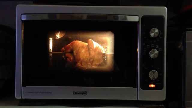 Rotisserie chicken using DeLonghi Rotisserie Oven EO4055.BS | Part 2/3 смотреть онлайн