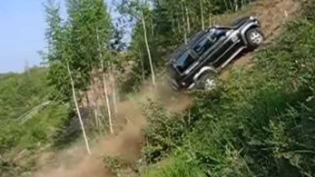 Патриот заезжает в крутую горку смотреть онлайн