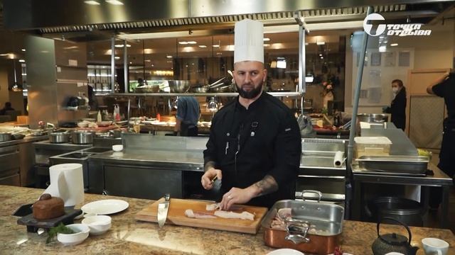 Пельмени из щуки и в тарелке из черного хлеба. Фирменный рецепт. Шеф Савельев готовит? смотреть онлайн