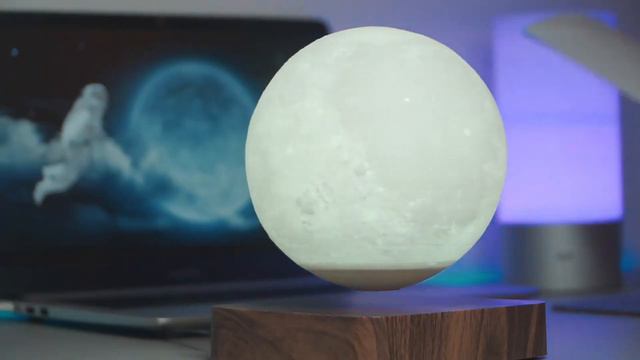 Moon Levitating Magnetic Table Lamp смотреть онлайн