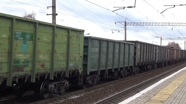 Электровоз ВЛ80С-823/1171 с грузовым поездом смотреть онлайн