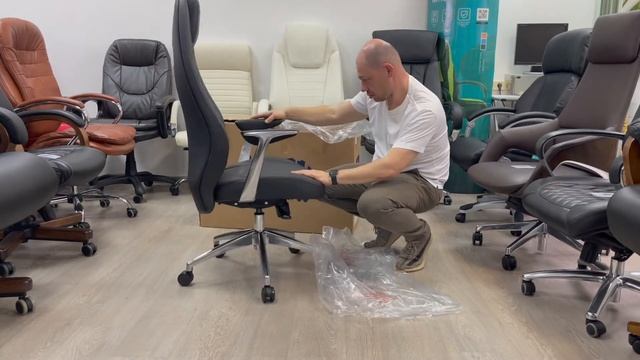 Обзор кресла для руководителя Бюрократ ZEN смотреть онлайн