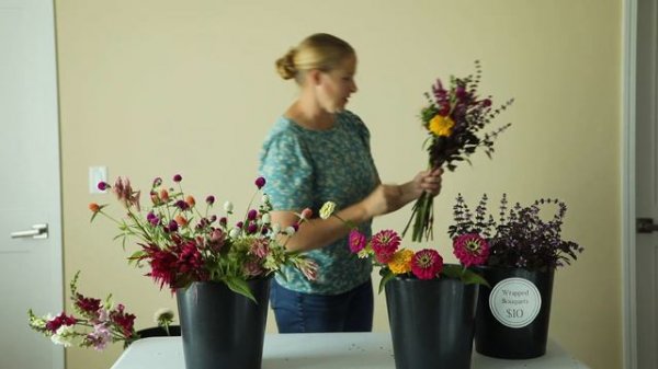 Harvesting & Assembling Cut Flower Market Bouquets, August 2021, Zone 5A Iowa