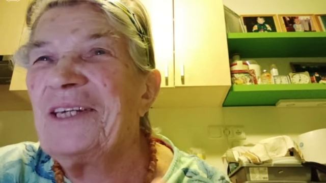 ГИТАРИСТ ВИРТУОЗ в ЧАТ РУЛЕТКЕ встретил БАБУШКУ | МУЖИК ВСТАЛ НА КОЛЕНИ | РЕАКЦИИ ДЕВУШЕК смотреть онлайн