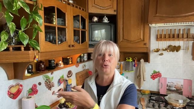 ВСЕГДА ПОКУПАЕМ МЕД НА СПАС, СКОЛЬКО СТОИТ ВКУСНЫЙ МЕД | Arina Belaja смотреть онлайн