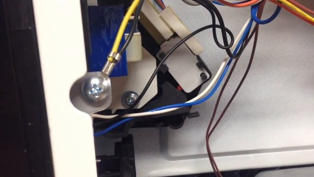 Fixing a Panasonic Genius Prestige microwave, "Close Door" issue смотреть онлайн