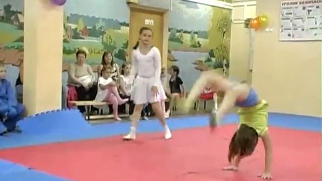 Номер девочек с тренером смотреть онлайн