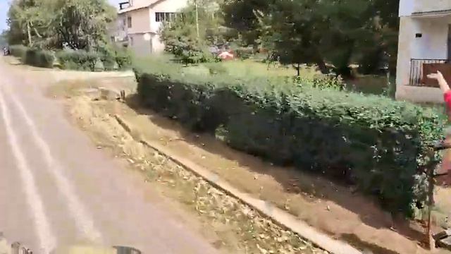 Группировка украинских войск входит в г. Балаклея. Реакция местных жителей поражает.... смотреть онлайн