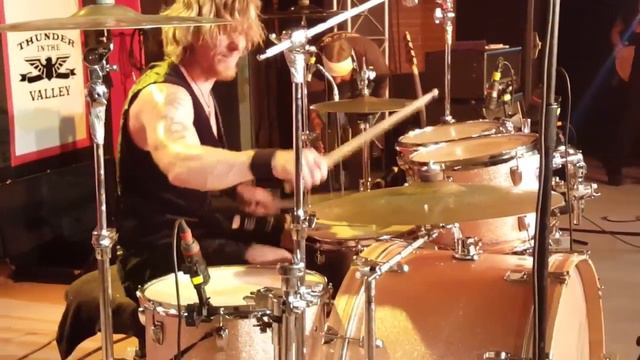 Zach Ballard drum solo смотреть онлайн