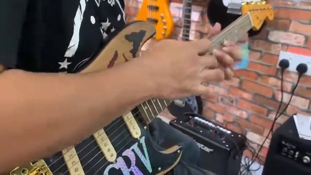 Fender SRV___Demo Sound With Blackstar Amp 20watt By Dr.Grenggg Luthier Sarawak ® смотреть онлайн