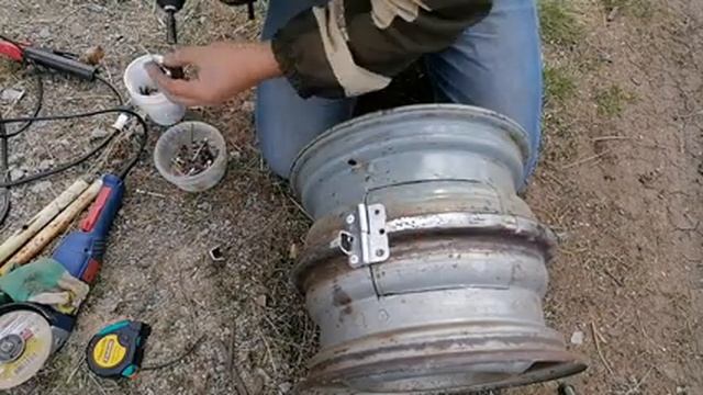 Из двух автомобильных дисков делаем полезную самоделку для Дачи и Огорода смотреть онлайн