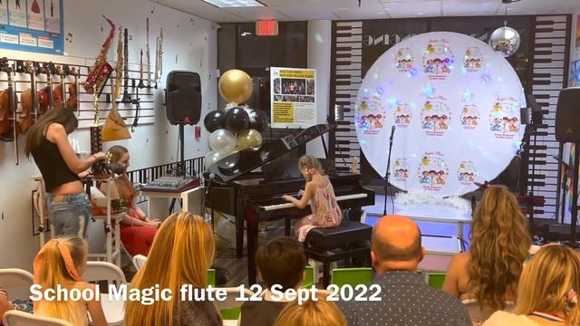 Выступление Тани Абызовой за роялем School Волшебная флейта Sunny isles Florida 12 Sept 2022 смотреть онлайн