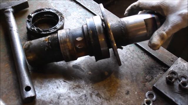 Как разобрать вертлюг. Обучение бурению скважин на воду. Видео от БурСпецТехники смотреть онлайн