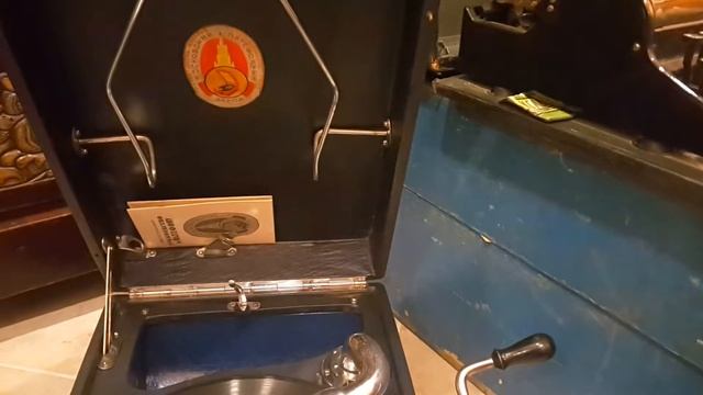 Патефон, антикварный магазин «Лавка старины» смотреть онлайн