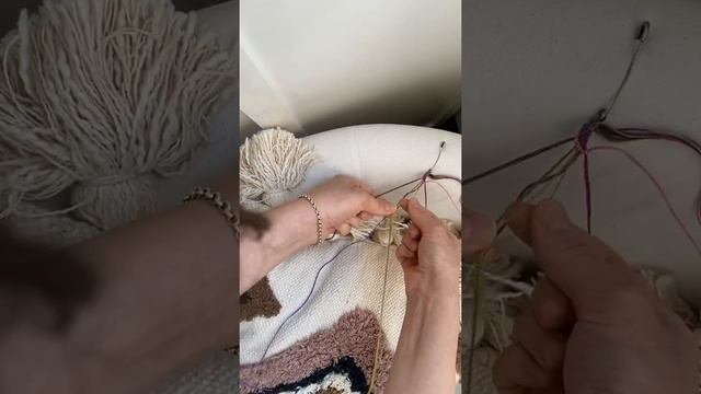 Как сплести фенечку из ниток смотреть онлайн