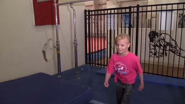 ?♂️ СЕСТРА против БРАТА! ?♂️ Ко је јачи? | Спортски изазов за близанце | Ninja Kidz TV Serbian смотреть онлайн