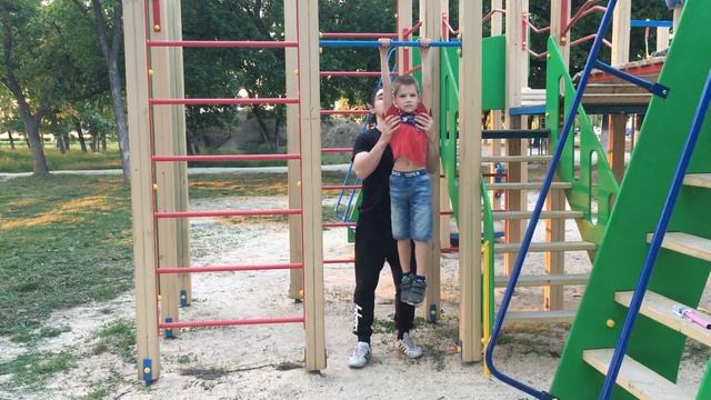 КАК НАУЧИТЬСЯ ПОДТЯГИВАТЬСЯ ДЕТЯМ / ТРЕНИРОВКА ПЕРВАЯ смотреть онлайн
