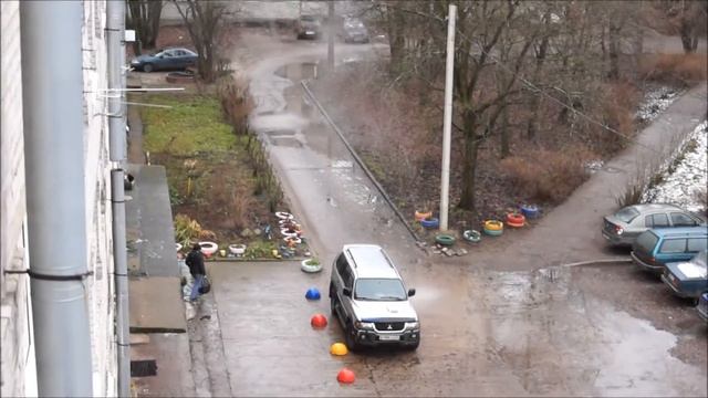 Удалённая мойка автомобиля.Объектив Minolta af35-70/3.5-4.5 . смотреть онлайн