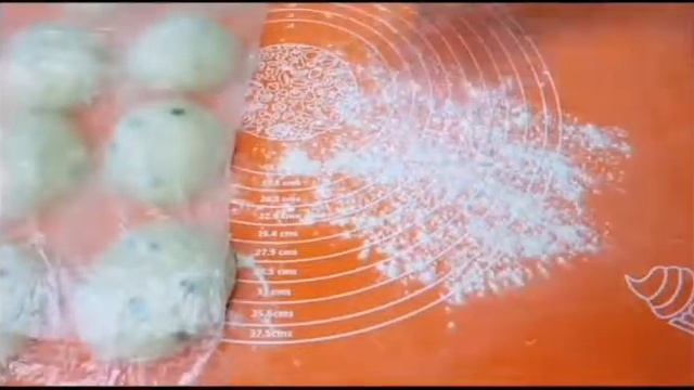 Лепёшки на кефире с зелёным луком смотреть онлайн