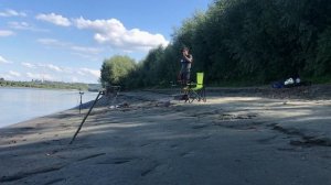 Трофейная рыбалка! Мой первый сазан! Поиск рыбы. Рыбалка на Оби с ночевкой.