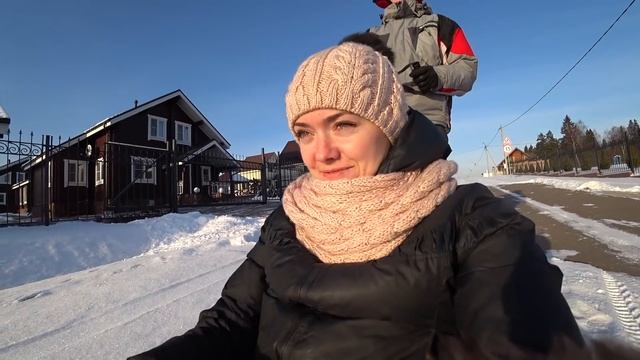 Первые зимние забавы! Катание на тюбинге! смотреть онлайн