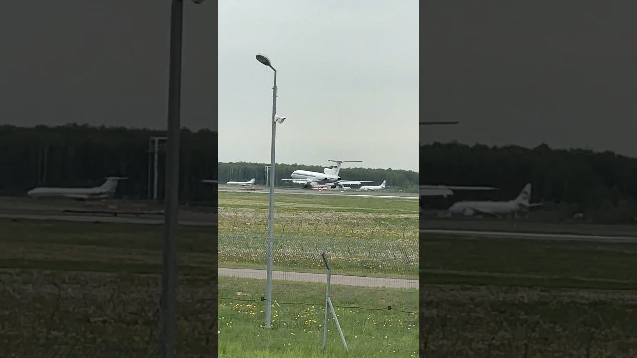 Ту-154 садится во Внуково. Самолёт СЛО "Россия". Май, 2023 #shorts смотреть онлайн
