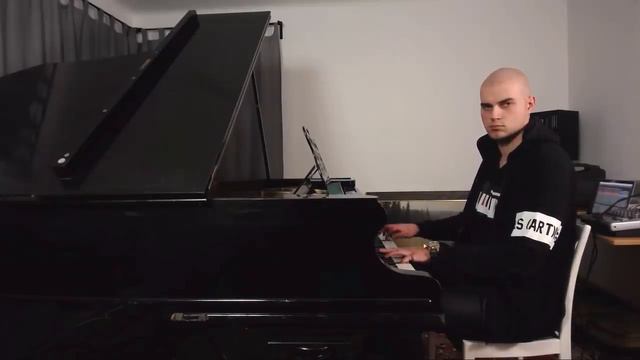 just got a grand piano and you know what that means смотреть онлайн