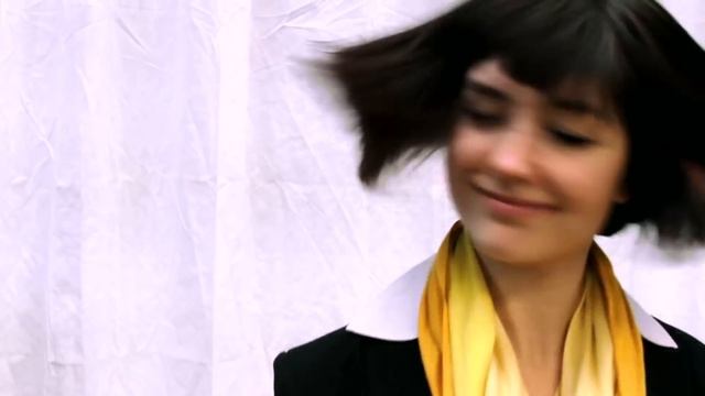 Caroline's little French Bob haircut смотреть онлайн