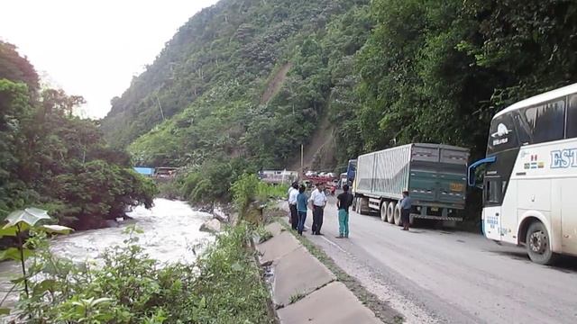 Tours de Lima a Pucallpa смотреть онлайн