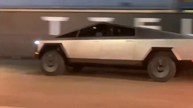 INSANE! The Tesla Cybertruck Will TAKEOVER the Competition! смотреть онлайн