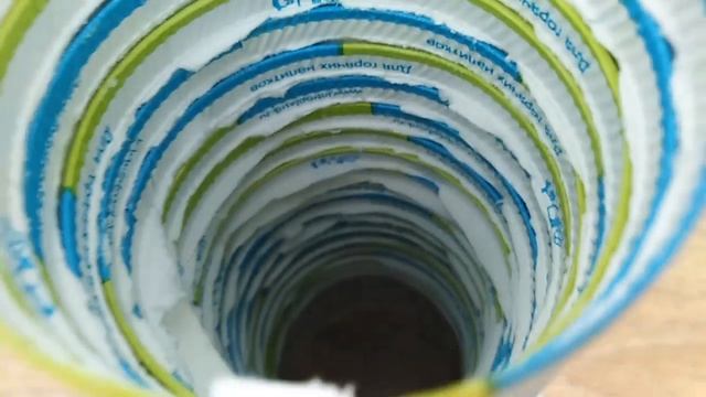 КОЛОНКА ИЗ КОРОБКИ И СТАКАНЧИКОВ. ПРОВЕРКА ЛАЙФХАКА смотреть онлайн